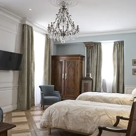 & Le Bouclier D'or Отель 4*