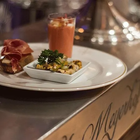 & Le Bouclier D'or Отель