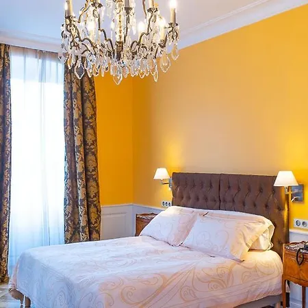 & Le Bouclier D'or 4*