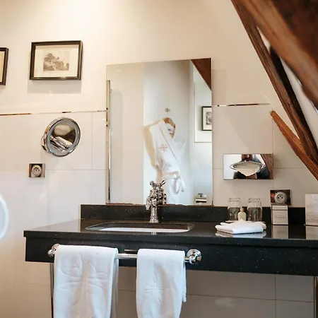 Hotell & Le Bouclier D'or 4*