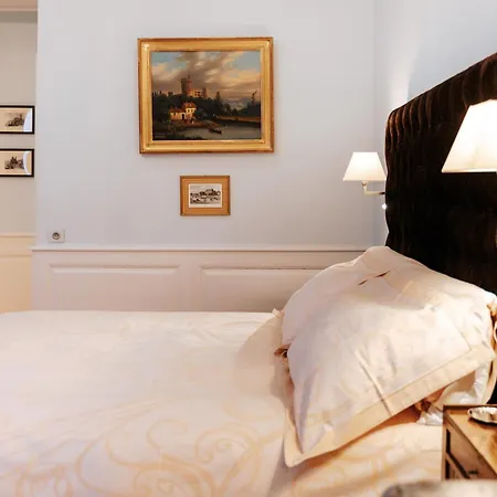Hotell & Le Bouclier D'or 4*