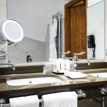 Отель & Le Bouclier D'or Страсбург