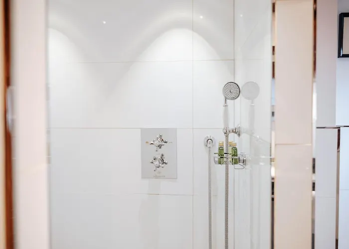 ＆ スパ ル ブクリア ドール ホテル