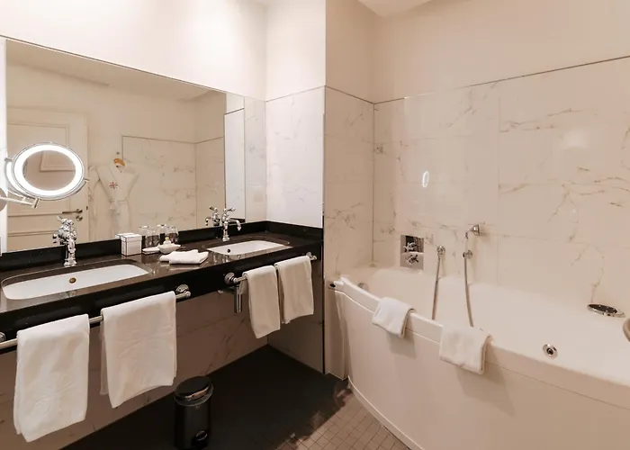 & Le Bouclier D'or Hotel