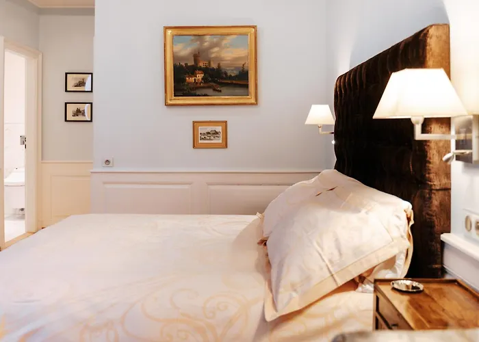 Hotel & Le Bouclier D'or 4*