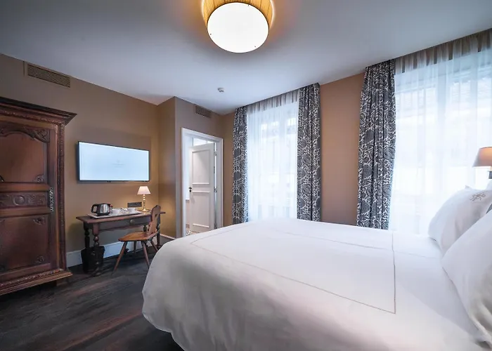 & Le Bouclier D'or 4*