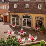 & Le Bouclier D'or 4*