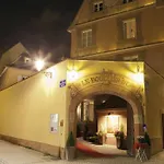 & Le Bouclier D'or