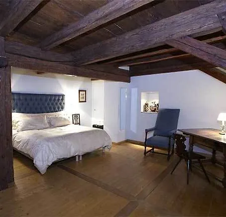 & Le Bouclier D'or 4*