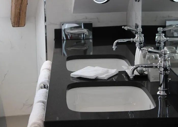 & Le Bouclier D'or 4*